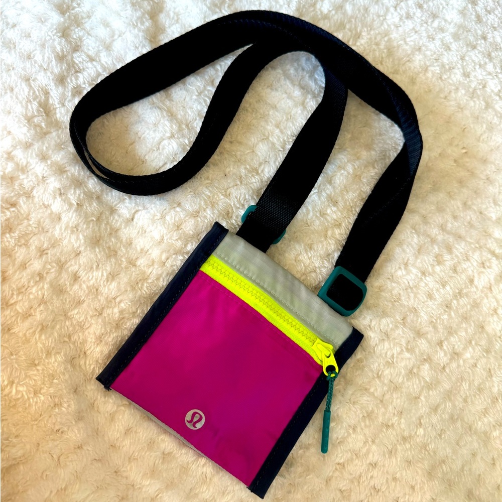 Lululemon necklace wallet